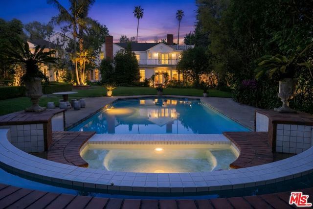 251 N Bristol Avenue, Los Angeles, CA 90049