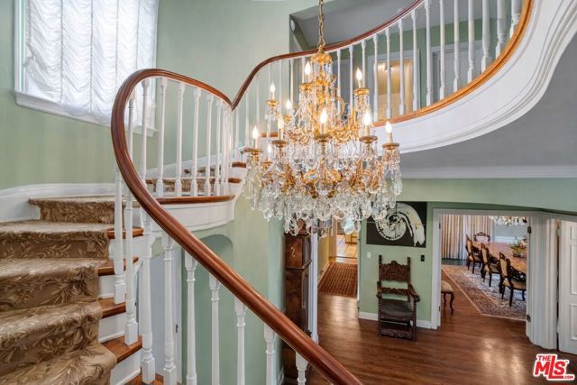 251 N Bristol Avenue, Los Angeles, CA 90049