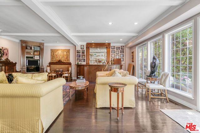 251 N Bristol Avenue, Los Angeles, CA 90049