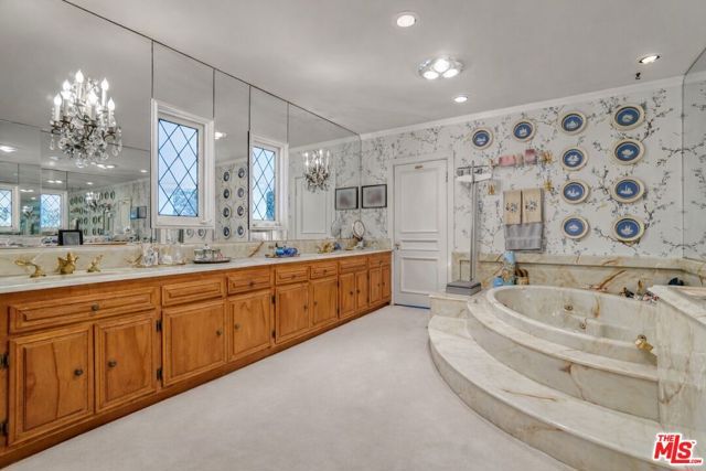 251 N Bristol Avenue, Los Angeles, CA 90049