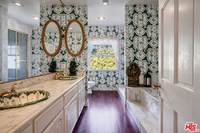 251 N Bristol Avenue, Los Angeles, CA 90049