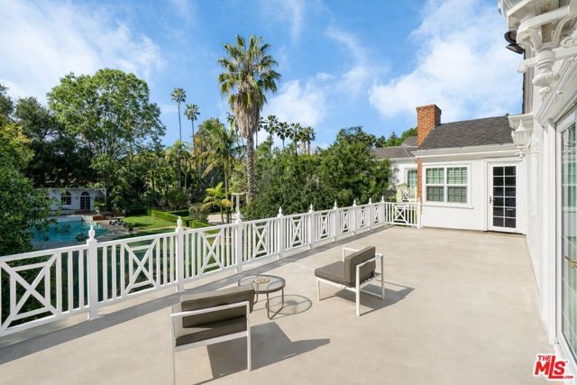 251 N Bristol Avenue, Los Angeles, CA 90049