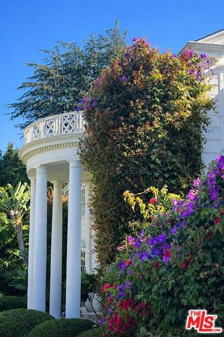 251 N Bristol Avenue, Los Angeles, CA 90049