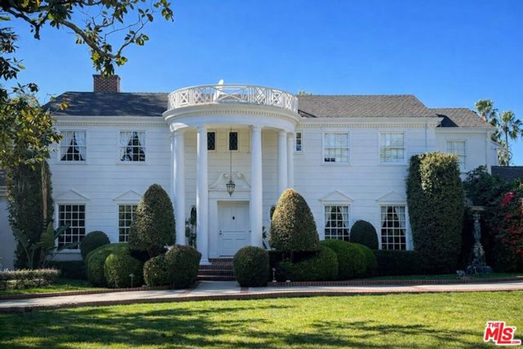 251 N Bristol Avenue, Los Angeles, CA 90049