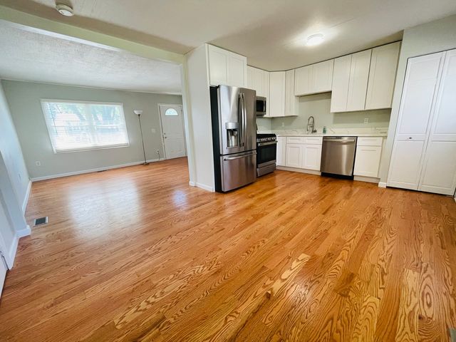 808 Sunset Circle, Streamwood, IL 60107