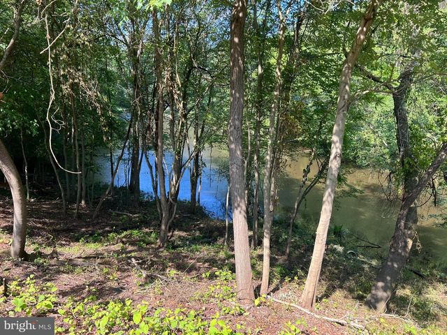 828-A SWIFT RD, Pasadena, MD 21122