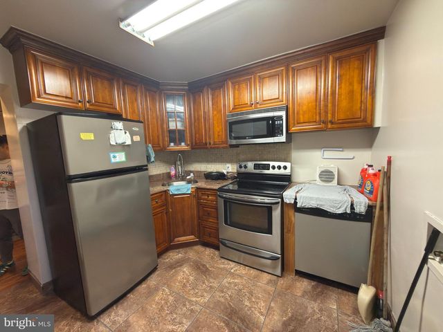 1710 W GIRARD AVE, Philadelphia, PA 19130