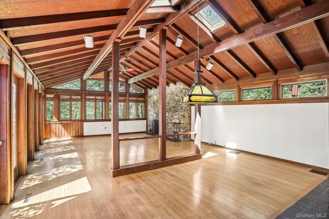 59 Shad Road W, Pound Ridge, NY 10576