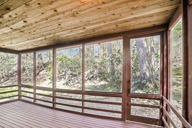 59 Shad Road W, Pound Ridge, NY 10576