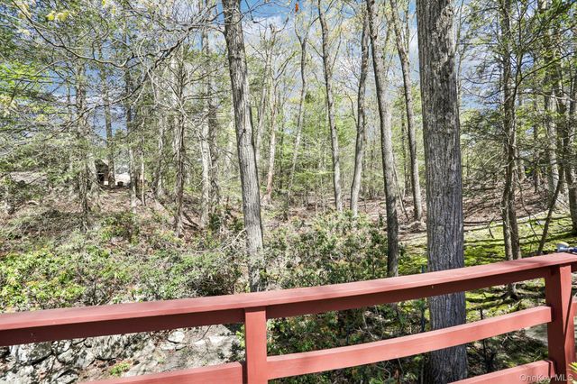 59 Shad Road W, Pound Ridge, NY 10576