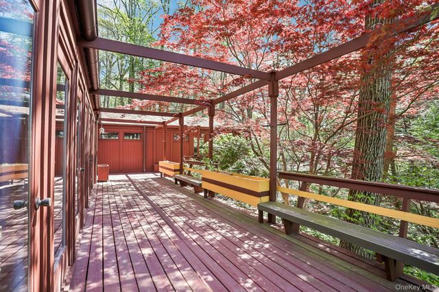 59 Shad Road W, Pound Ridge, NY 10576