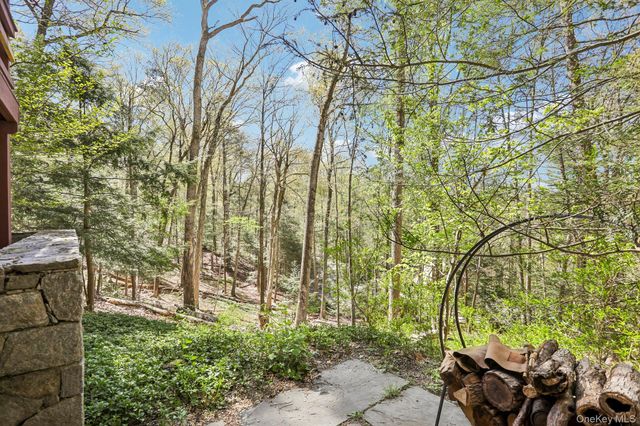 59 Shad Road W, Pound Ridge, NY 10576
