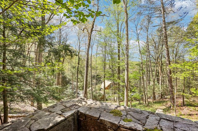 59 Shad Road W, Pound Ridge, NY 10576
