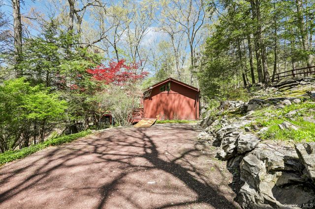 59 Shad Road W, Pound Ridge, NY 10576