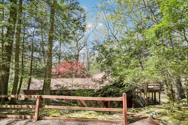 59 Shad Road W, Pound Ridge, NY 10576