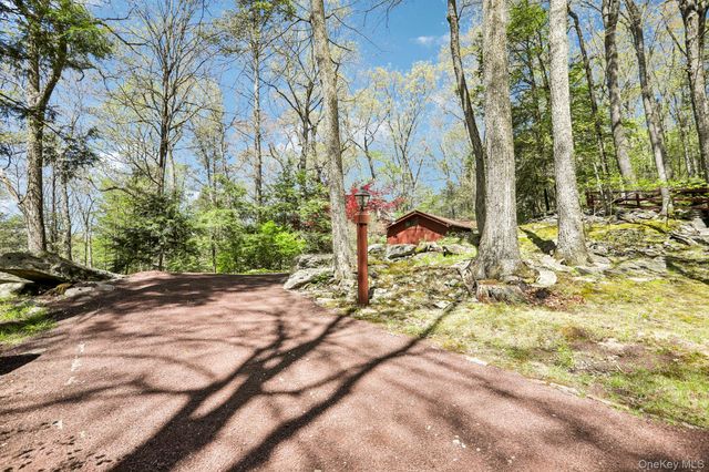 59 Shad Road W, Pound Ridge, NY 10576