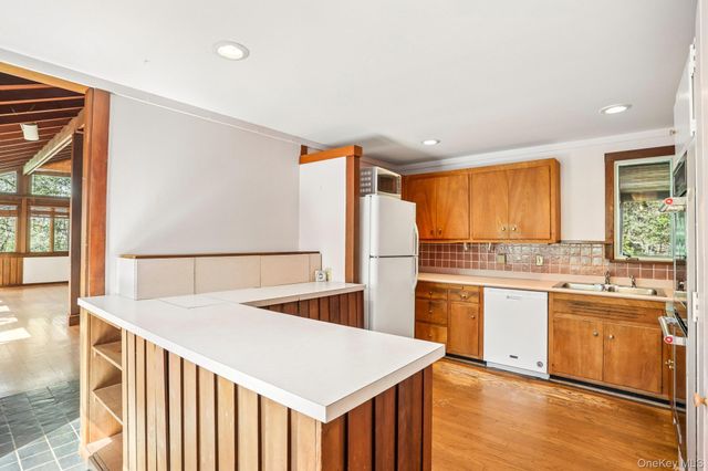 59 Shad Road W, Pound Ridge, NY 10576