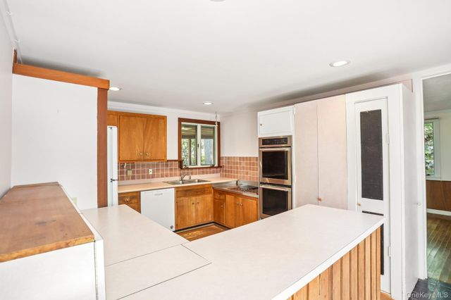 59 Shad Road W, Pound Ridge, NY 10576
