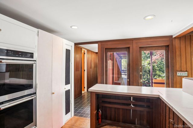 59 Shad Road W, Pound Ridge, NY 10576