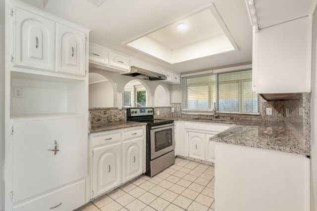 421 Cavender Court, Hurst, TX 76054