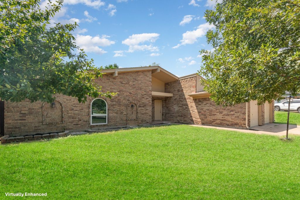 421 Cavender Court, Hurst, TX 76054