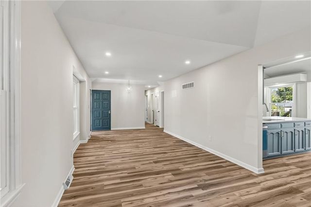 9825 Potter Circle, Kansas City, MO 64134