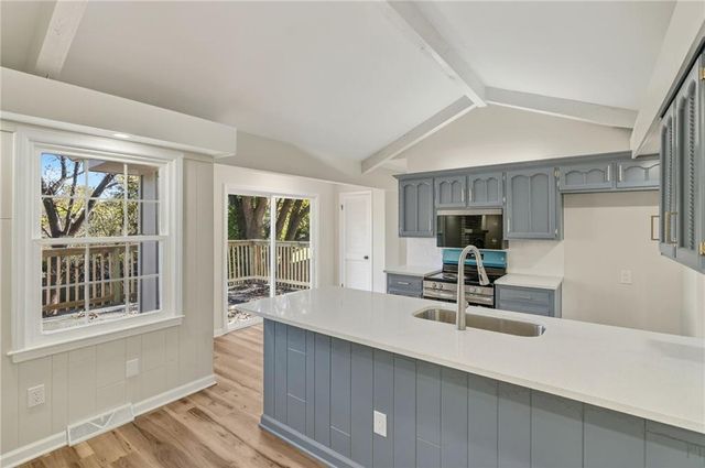 9825 Potter Circle, Kansas City, MO 64134