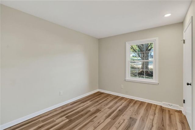 9825 Potter Circle, Kansas City, MO 64134