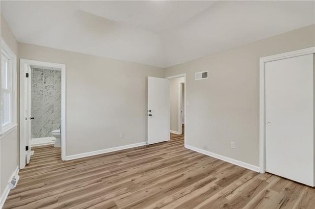 9825 Potter Circle, Kansas City, MO 64134