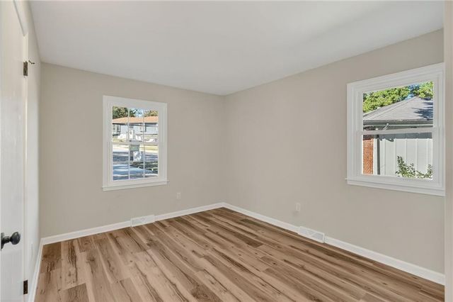 9825 Potter Circle, Kansas City, MO 64134