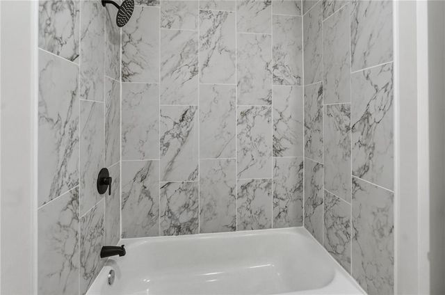 9825 Potter Circle, Kansas City, MO 64134