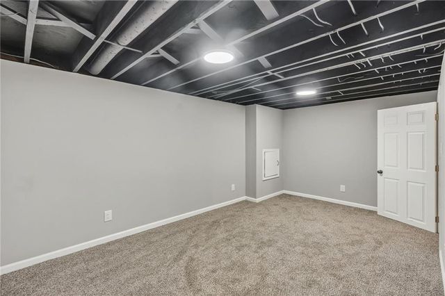 9825 Potter Circle, Kansas City, MO 64134