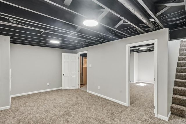 9825 Potter Circle, Kansas City, MO 64134