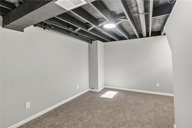 9825 Potter Circle, Kansas City, MO 64134