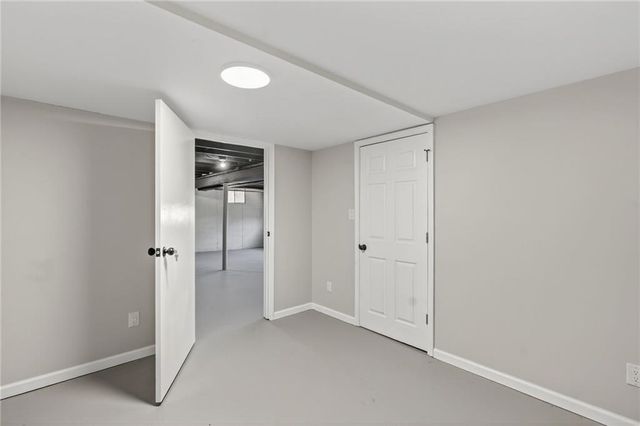 9825 Potter Circle, Kansas City, MO 64134