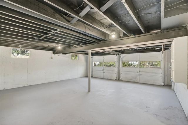 9825 Potter Circle, Kansas City, MO 64134