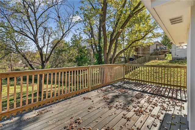 9825 Potter Circle, Kansas City, MO 64134