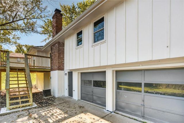 9825 Potter Circle, Kansas City, MO 64134