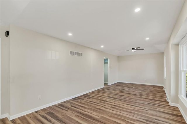 9825 Potter Circle, Kansas City, MO 64134