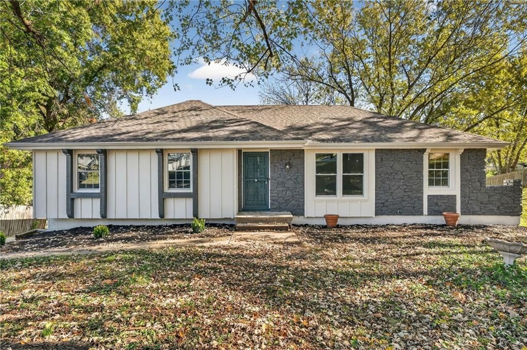 9825 Potter Circle, Kansas City, MO 64134