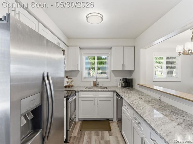 6053 Van Syckle Avenue, Waterford, MI 48329