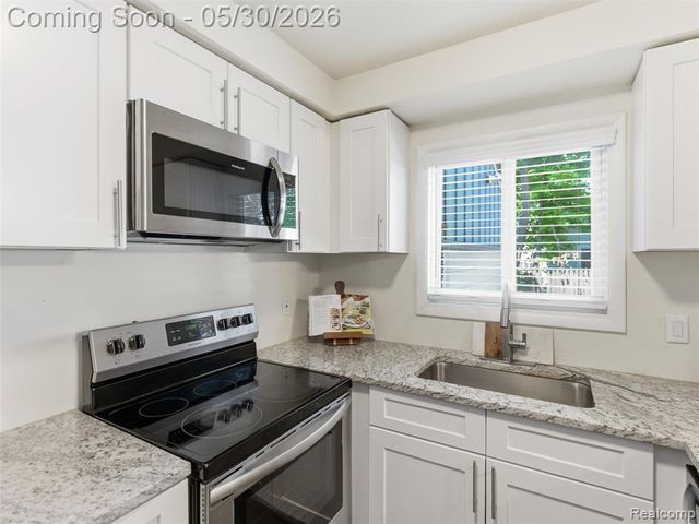 6053 Van Syckle Avenue, Waterford, MI 48329