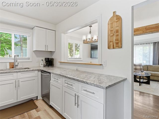 6053 Van Syckle Avenue, Waterford, MI 48329