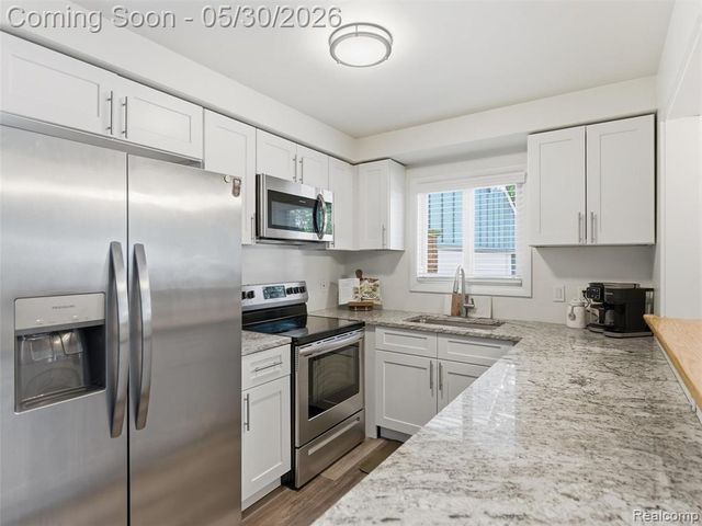 6053 Van Syckle Avenue, Waterford, MI 48329
