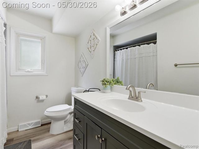 6053 Van Syckle Avenue, Waterford, MI 48329