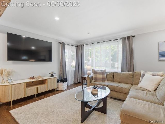 6053 Van Syckle Avenue, Waterford, MI 48329