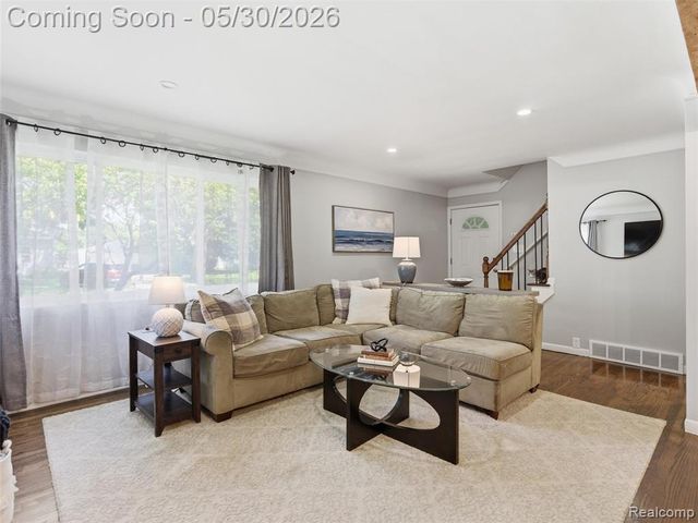 6053 Van Syckle Avenue, Waterford, MI 48329