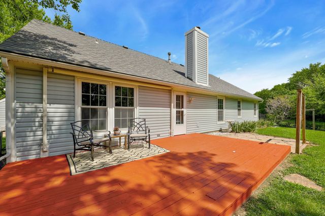 324 N Lakeside Dr, Andover, KS 67002