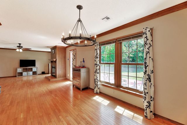 324 N Lakeside Dr, Andover, KS 67002