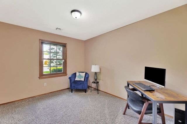 324 N Lakeside Dr, Andover, KS 67002